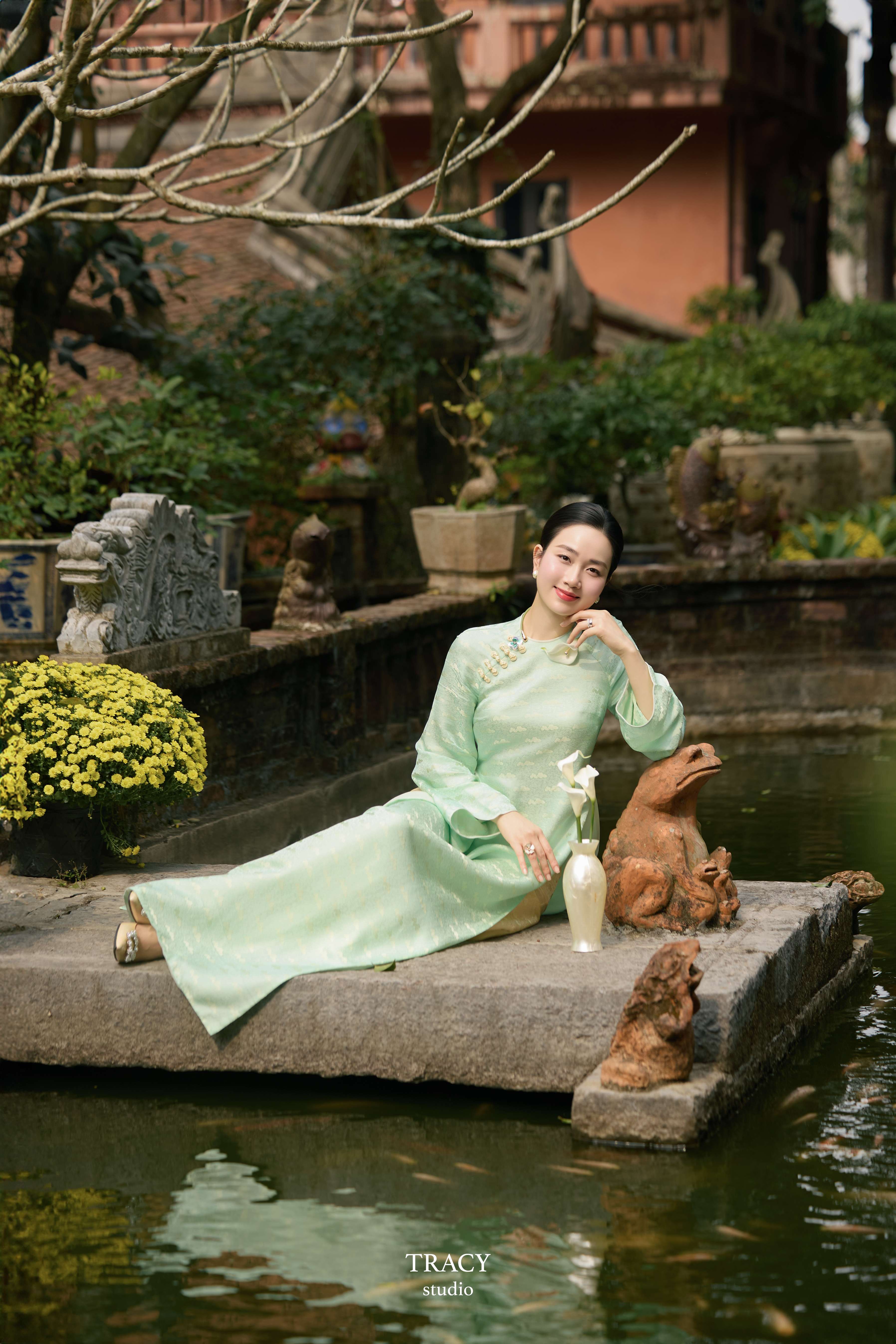 frontend/img/gallery/anh-tet-yem-ao-dai/tracy-studio-chup-chi-lan-huong (8).jpg